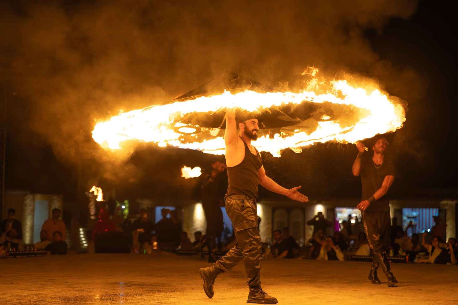 Dubaj: Wieczorne safari premium z grillem i show na żywo